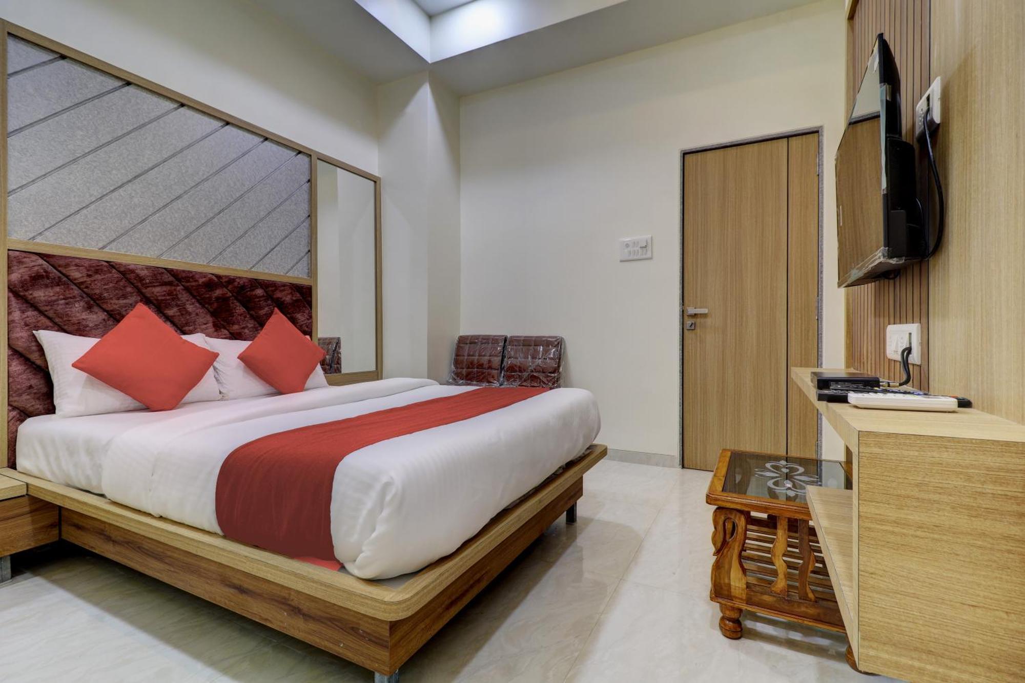 Victory Inn Turambhe ภายนอก รูปภาพ