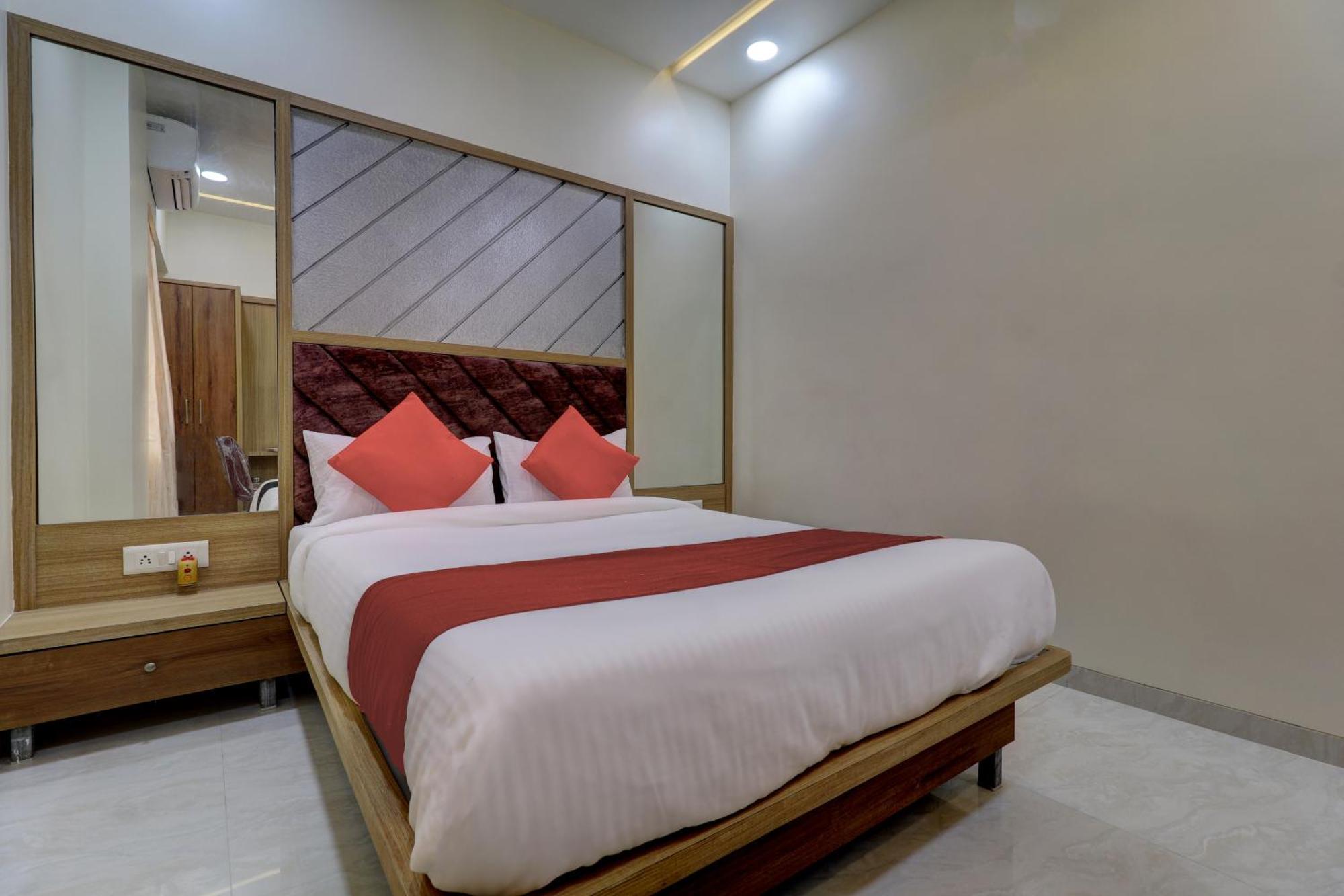 Victory Inn Turambhe ภายนอก รูปภาพ